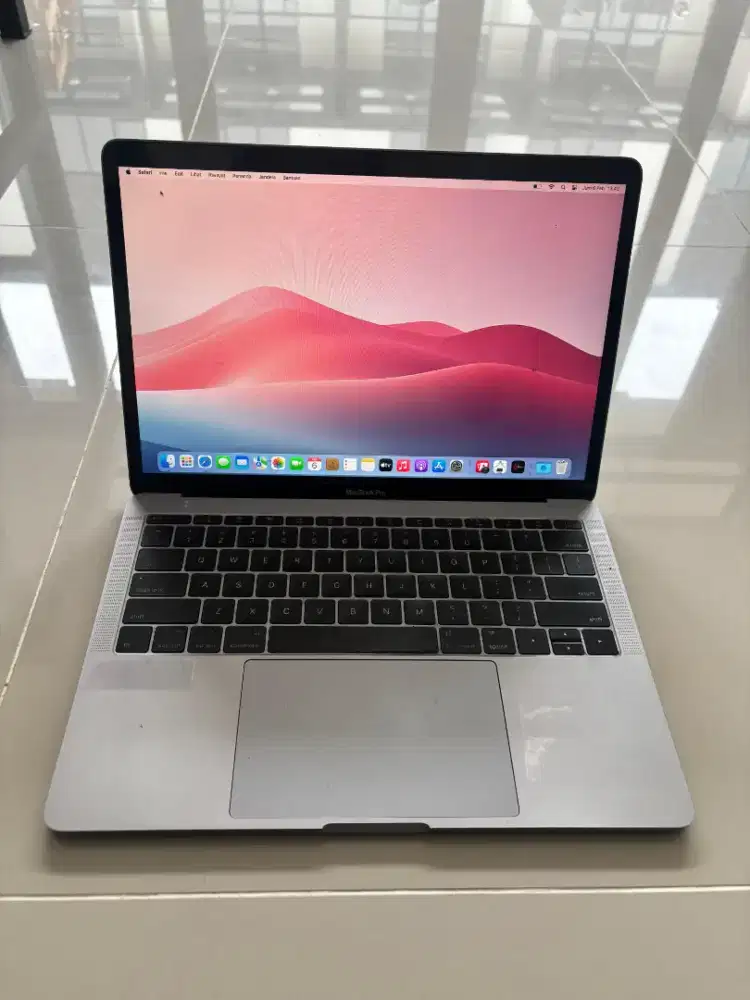 WTS! MacBook Pro 2017 13 8/128Gb