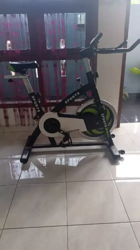 Sepeda fitnes home gym