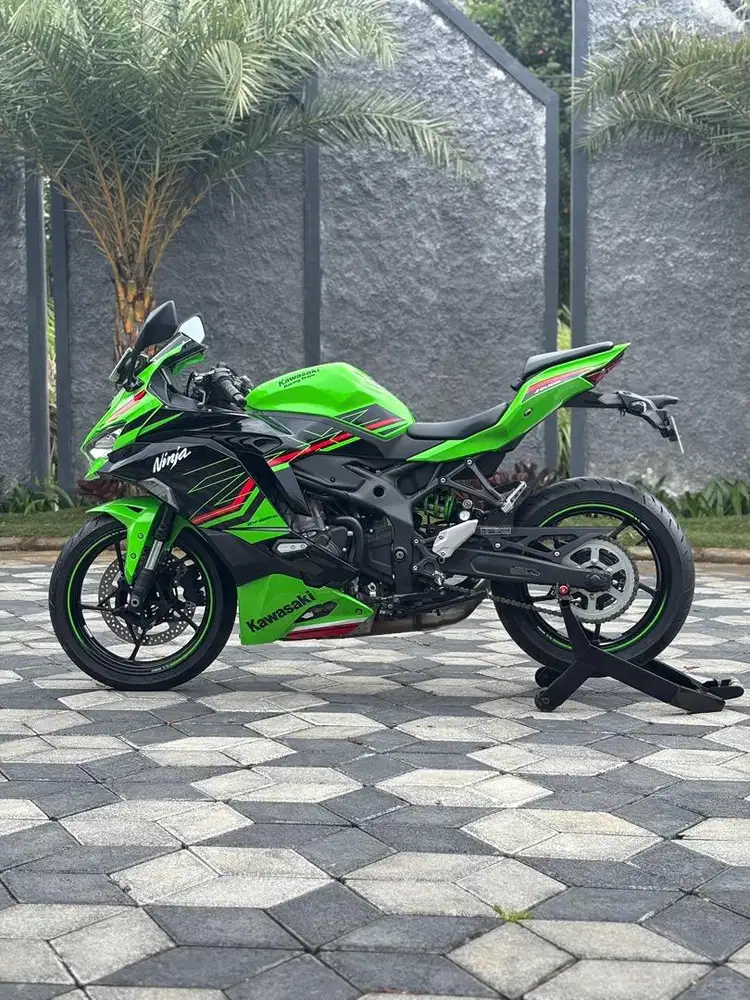 Kawasaki ZX 25RR ABS KRT th 2024 Hijau KRT Odo 1rb Koko Motor