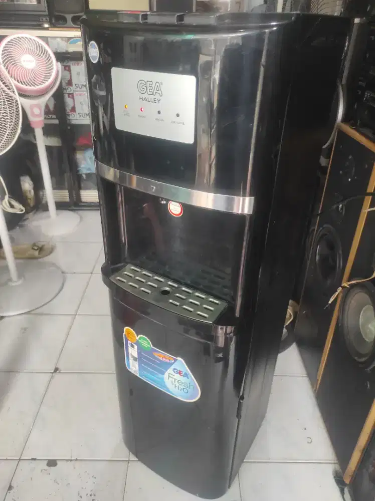 Dispenser galon bawah GEA  panas normal dan dingin 100 % kompressor