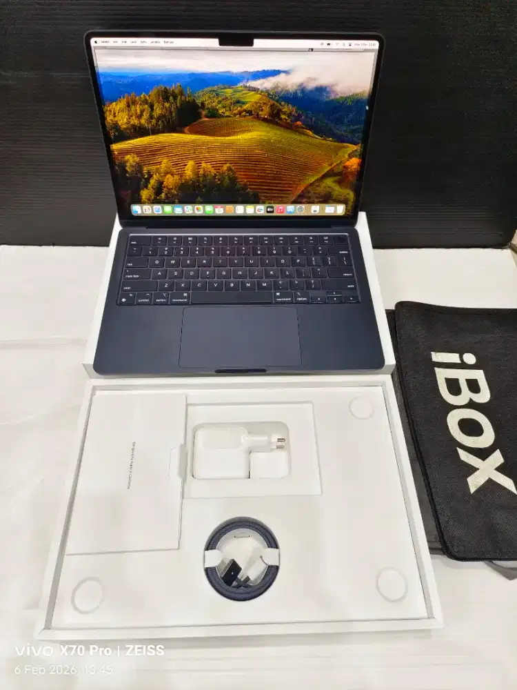 Macbook Air M2 16/256gb 13-inch resmi iBox buka segel aja