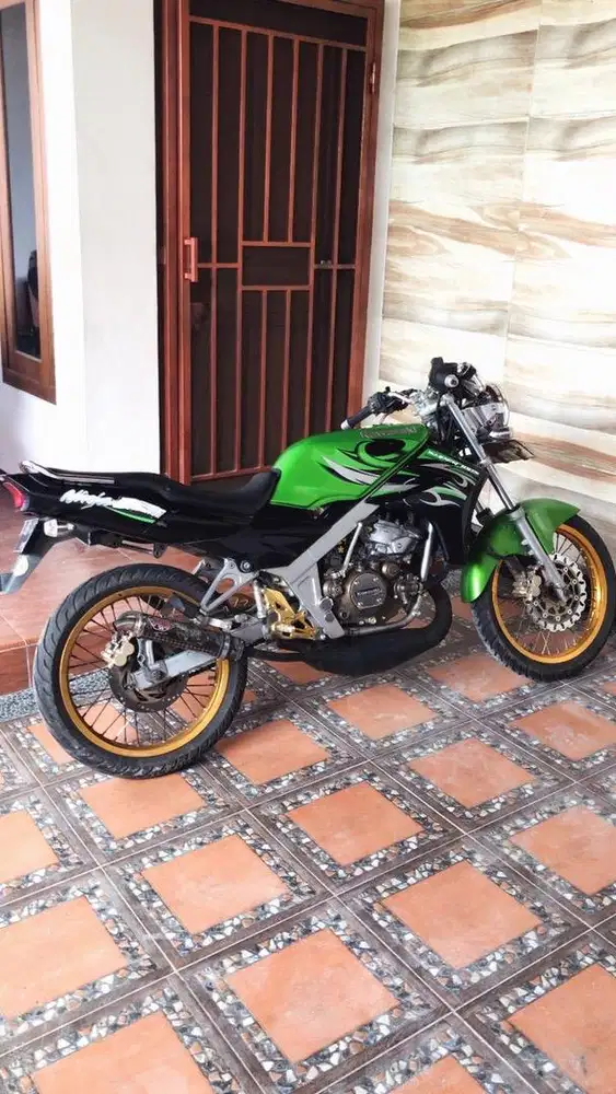 Ninja r 2010 good condition!