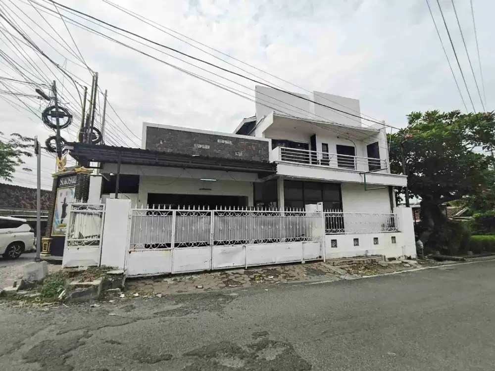 Rumah Hook Strategis Pinggir Jalan Poros Ramai Kota Madiun