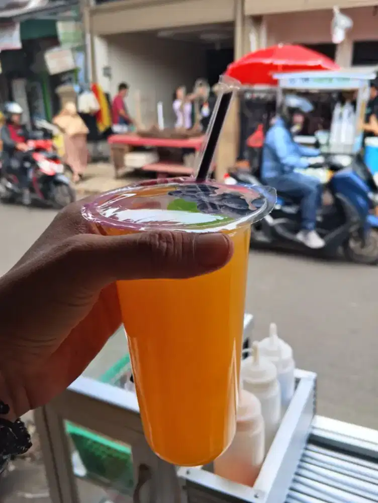 Dicari karyawan untuk menjaga stand jeruk peras