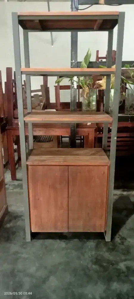 Rak buku kaki besi dua pintu