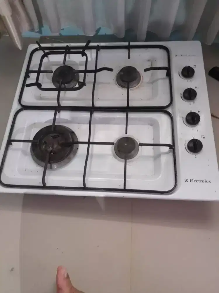 Kompor tanam 4 tungku Electrolux