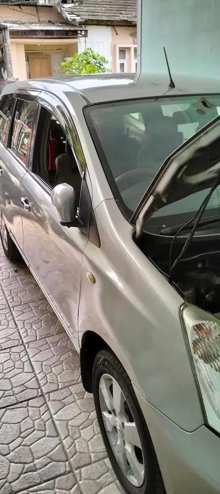 Nissan Livina 2010 Bensin