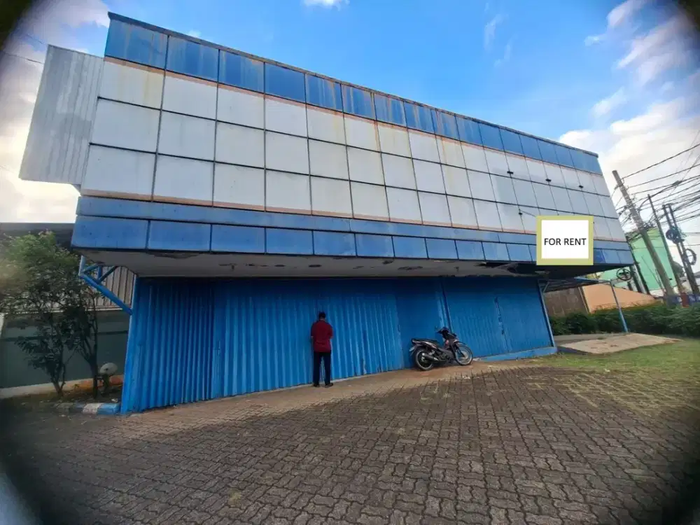 Disewakan Bangunan Komersial Strategis Pinggir Jalan Raya Jatiwaringin – Parkir Luas
