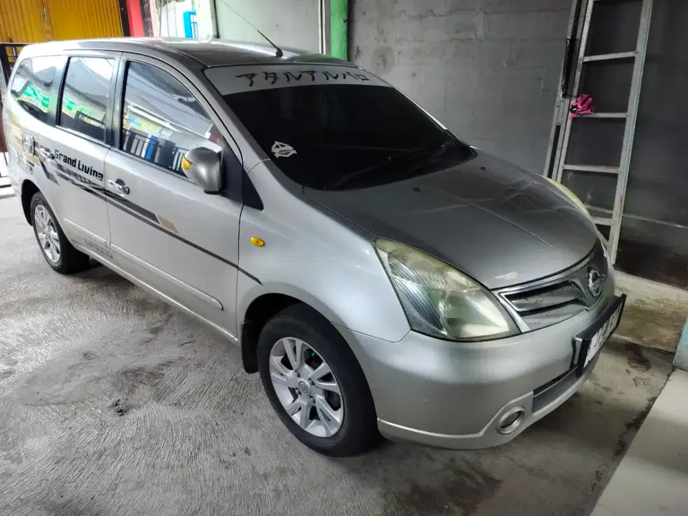Nissan Livina ultimate thn 2011 jarang pake