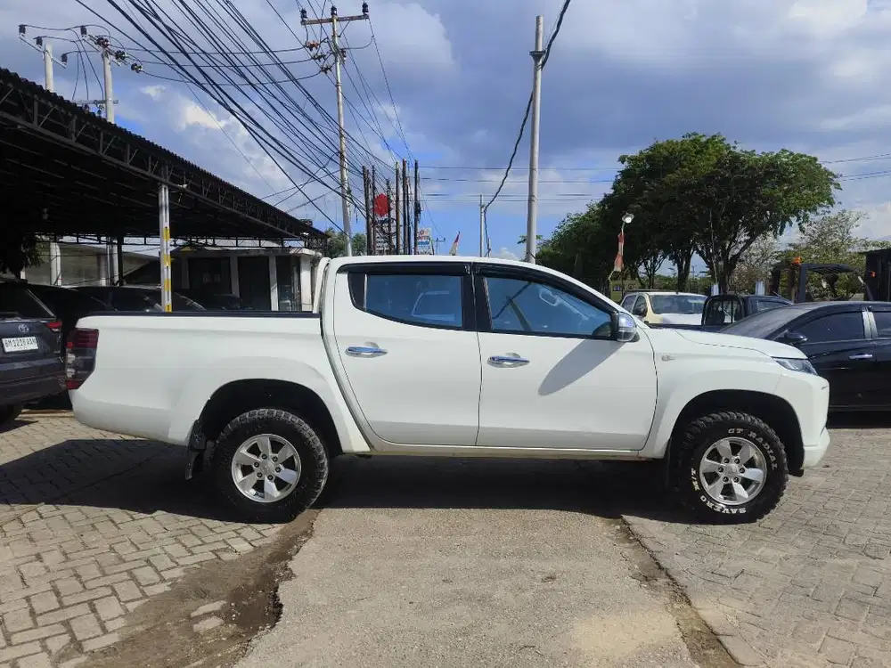 MOBIL BEKAS TRITON DC GLS 4X4 MT THN 2021