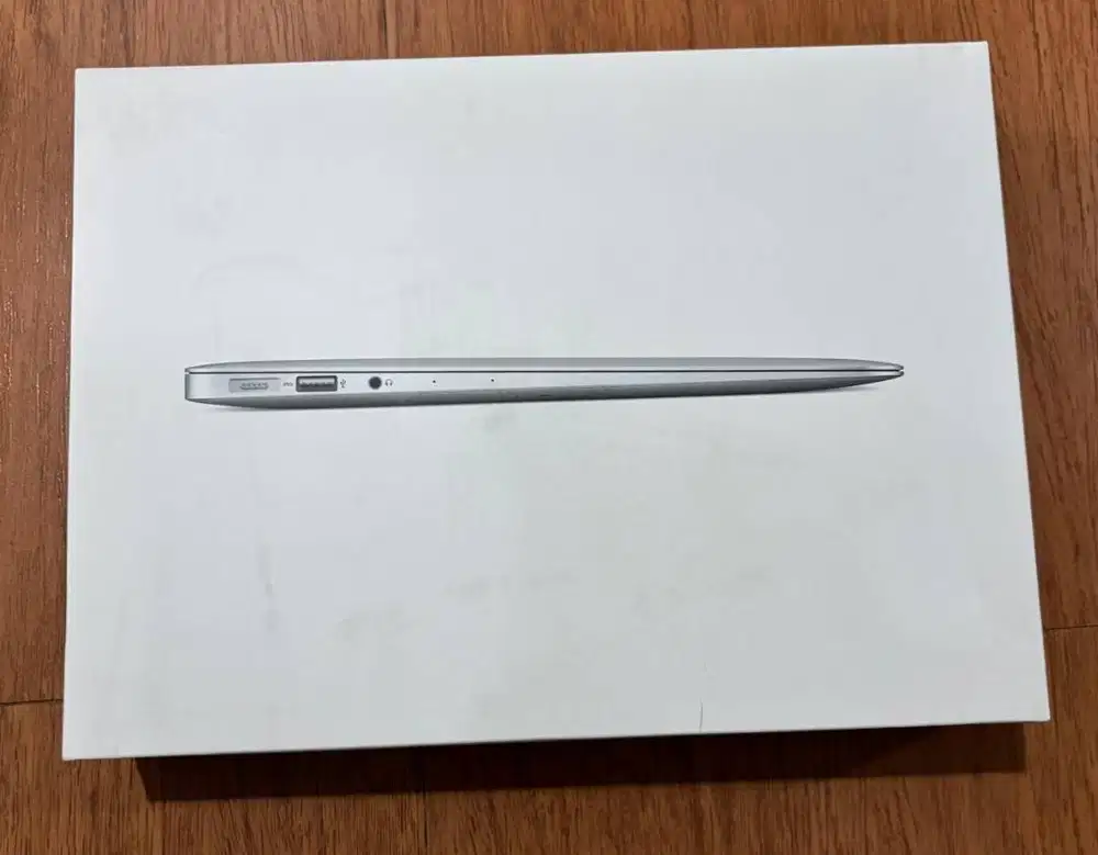 MACBOOK AIR 13 INCH - 2017 (Second, Light Usage)