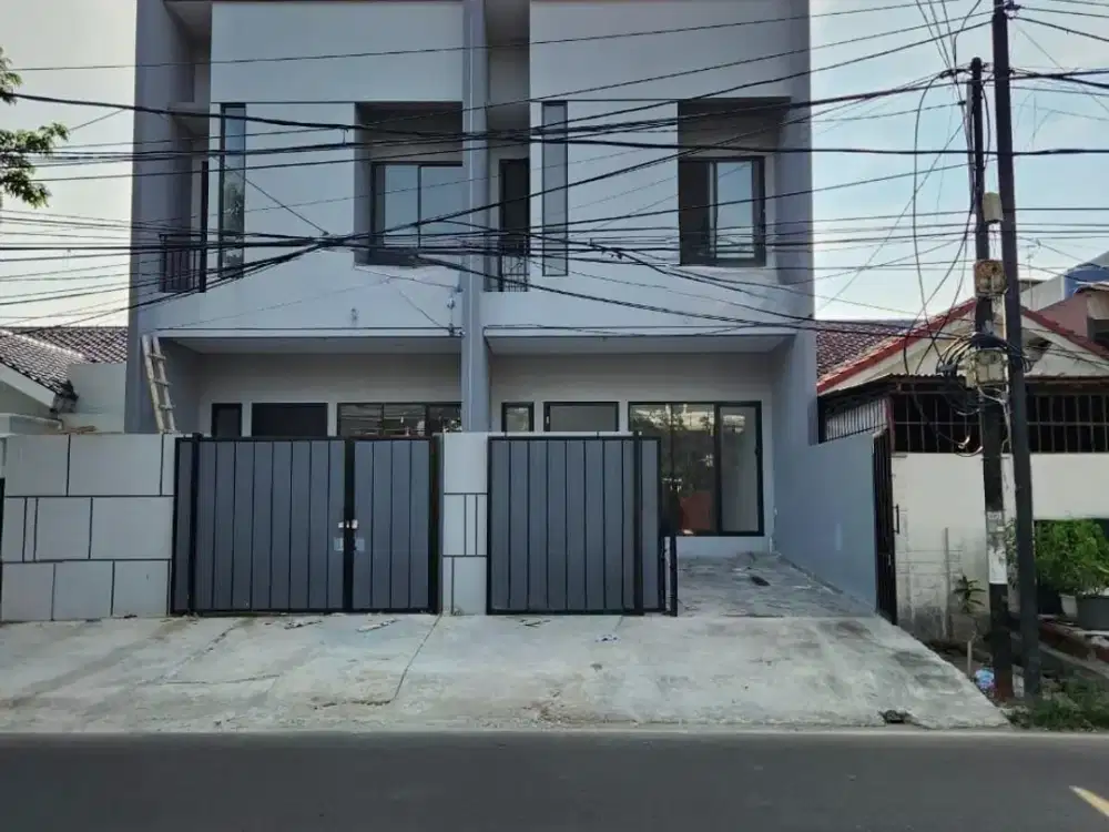 Di Jual Rumah Citra 1 Boulevard Lengkap dengan Kolam Renang