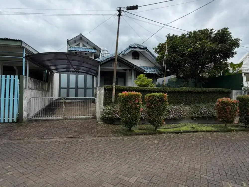 Rumah tinggal 2 lantai SHM nyaman Sejuk di Komplek Villa Bandung Indah