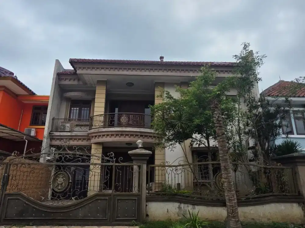 Rumah Klasik Terawat dan Bagus di Pakuwon Indah, Surabaya