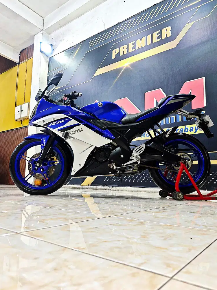 Yamaha R15 V2  km. 10tb asli sport ternyaman.Anugerah motor rungkut
