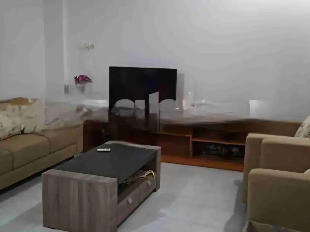 RUMAH 2 LANTAI SIAP HUNI DI PERUMAHAN WIKA