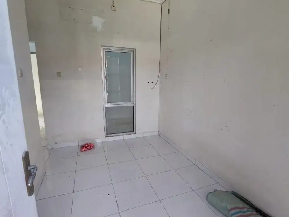 Disewa Rumah Letak Strategis di MGC Cluster Royal London