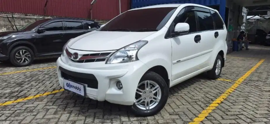 TERMURAH Daihatsu Xenia 1.3 R Deluxe Bensin-AT 2015 BIT
