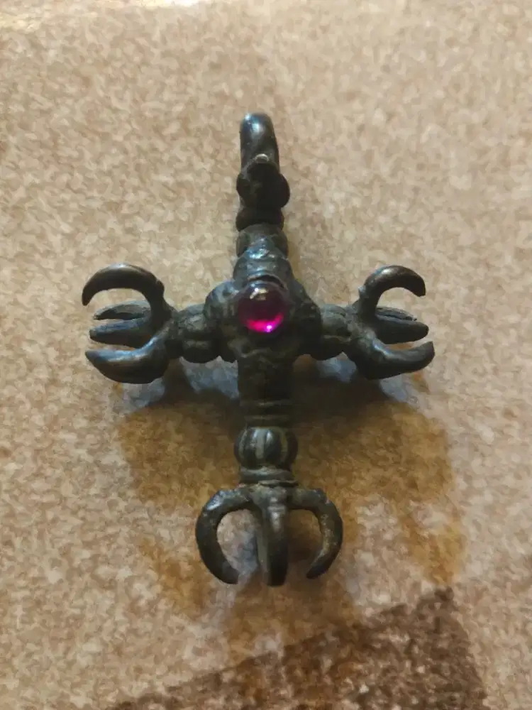 Liontin kalung vajra Majapahit