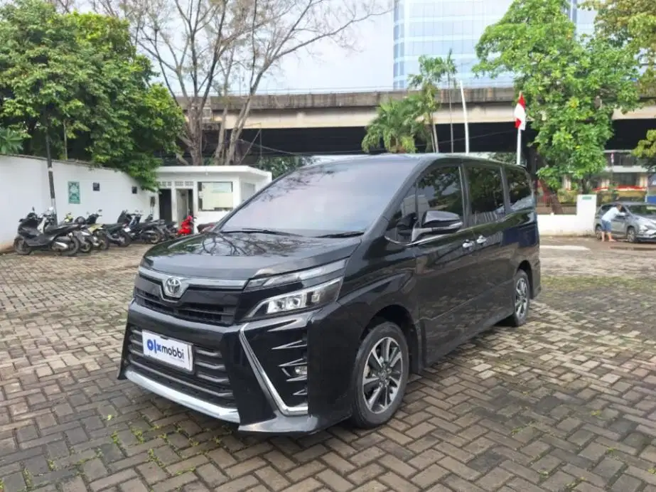 Toyota Voxy 2.0 Bensin-AT 2019