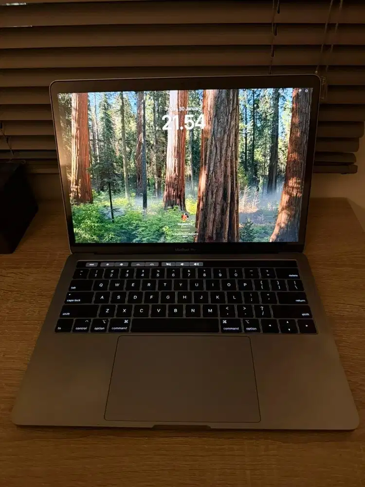 Macbook pro 2019 13 CTO 16/512 i7 touchbar