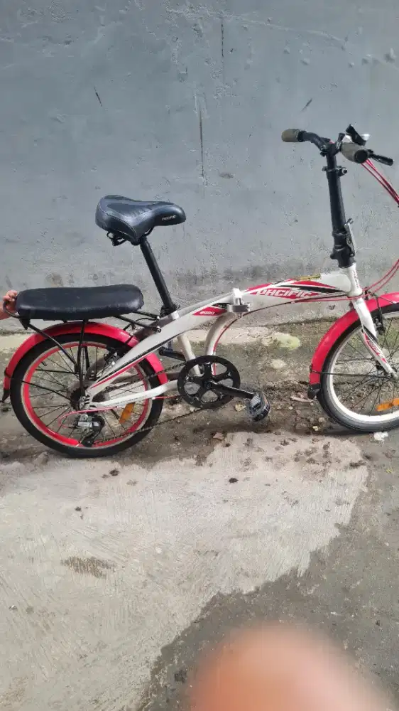 Sepeda lipat merk pasific merah putih ukuran 20 speed 7 shimano