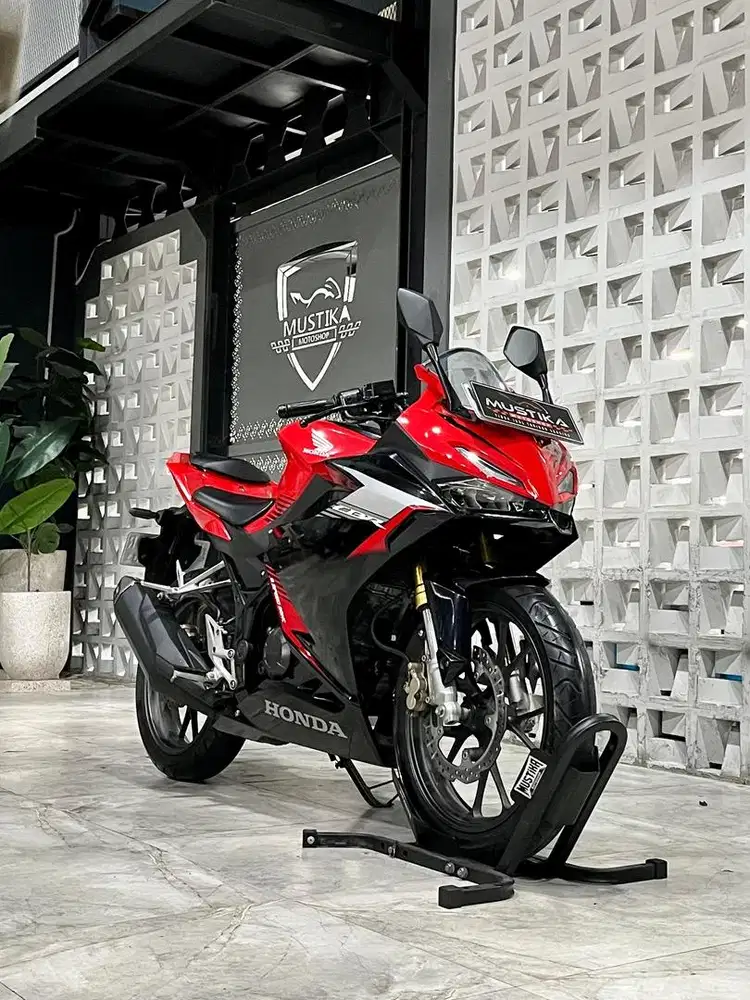 Terbatas!!Honda CBR 150 th 2021 - Ayu Mustika