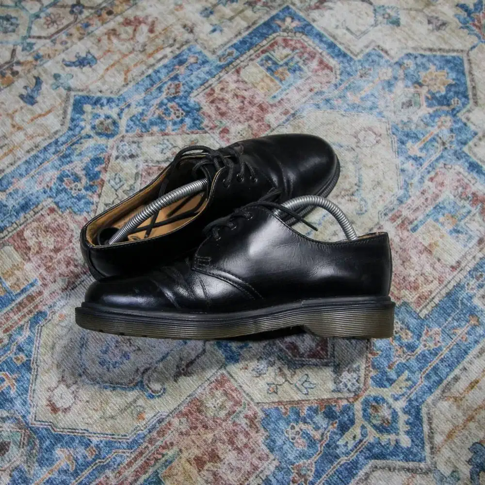 sepatu docmart. 1461 original uk 39 untuk kaki 40 pas,