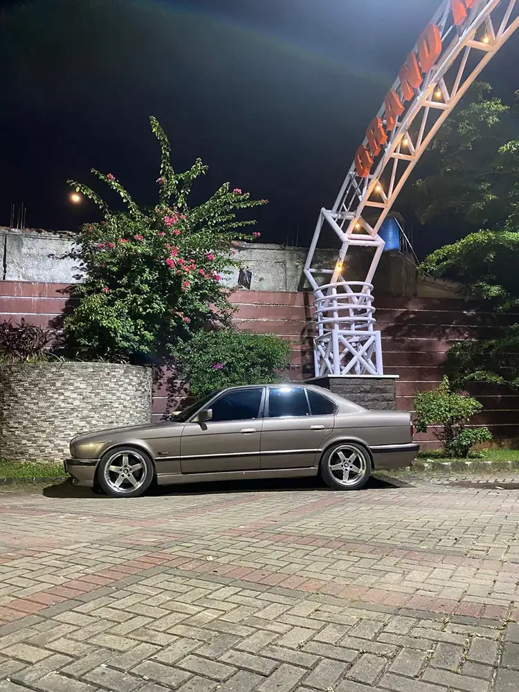 BMW 320i 1989 Bensin