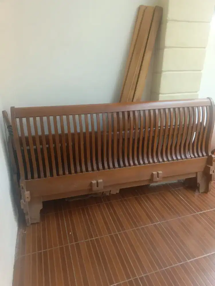 tempat tidur jati