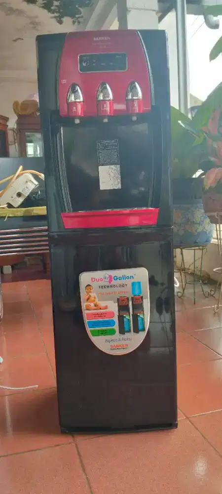 Dispenser Sanken galon atas dan bawah