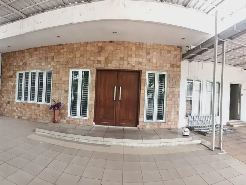 DIJUAL RUMAH GAYA MODERN-TENGAH KOTA, BANYUWANGI Ex Public Figure