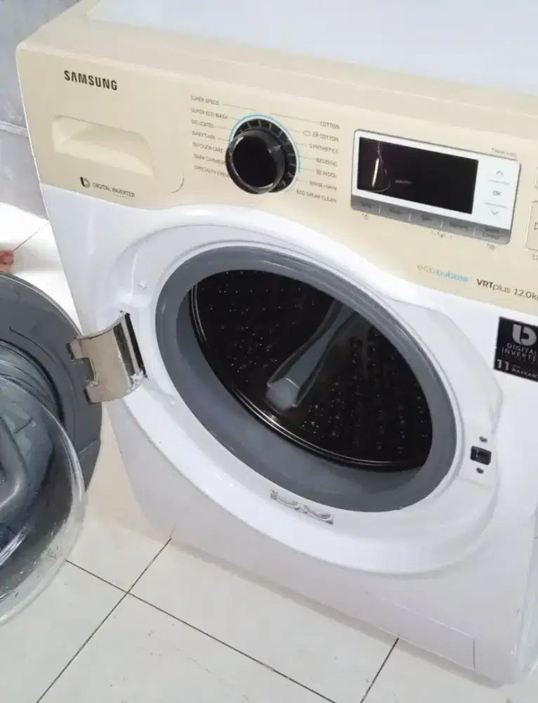 Mesin cuci frontloading Samsung touchscreen 12kg,jual cepat Bu