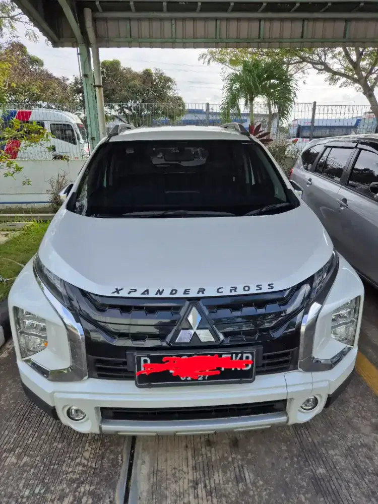Xpander Cross Premium Package AT 2021 putih