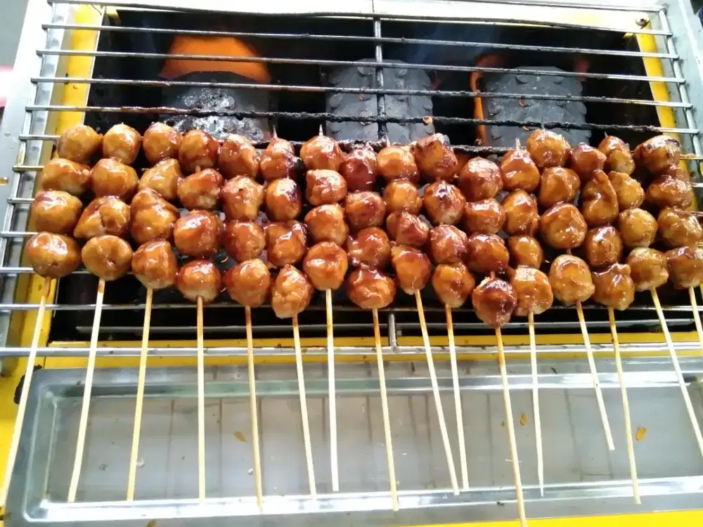 Jaga stand bakso bakar