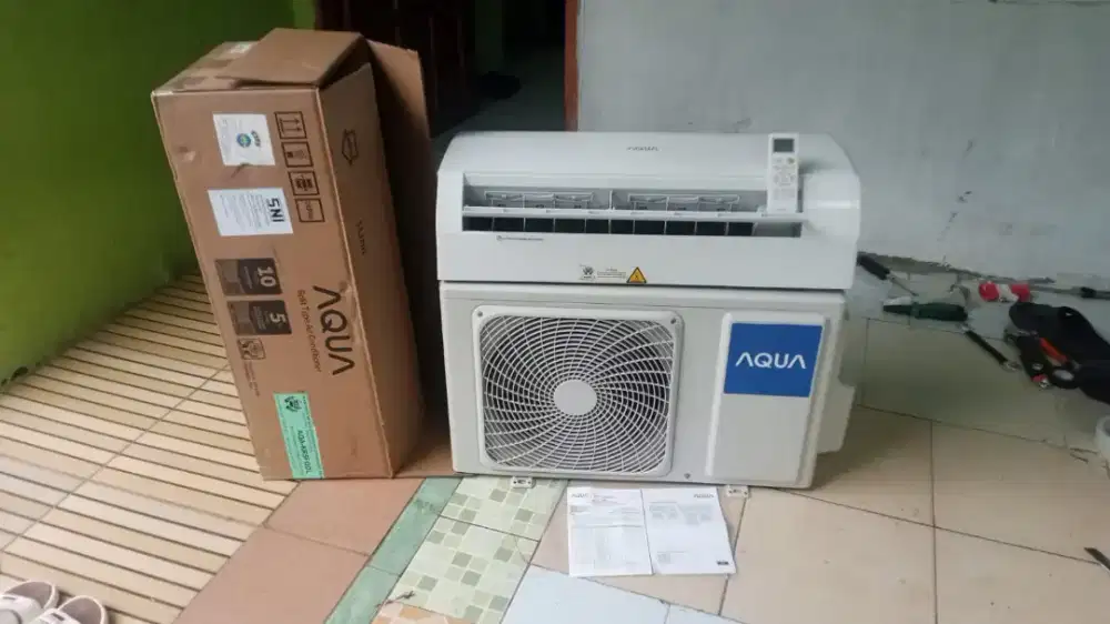 AC Aqua 1/2 PK super mewah dan istimewa sperti baru + kartu garansi