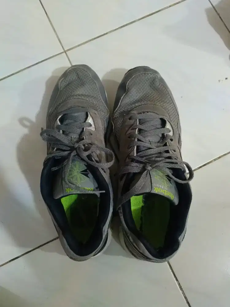 Sepatu Reebok classic ukuran 43