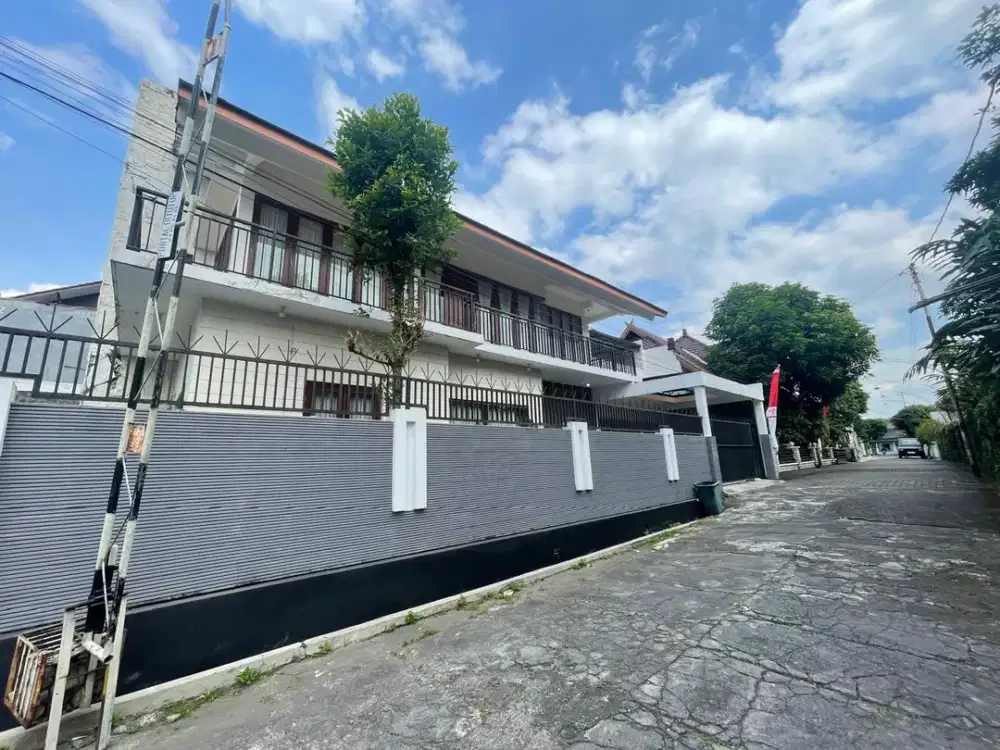Dijual rumah Banteng Dekat Kampus UGM JOGJA Luas 365m2