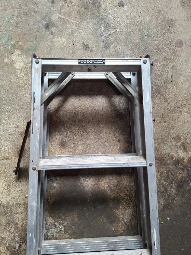 Tangga lipat aluminium tebal TOYO ( 200 cm & 170 cm)