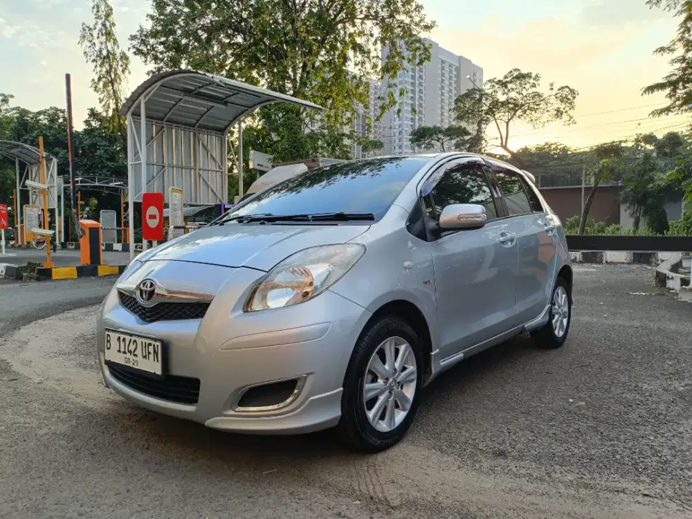 Toyota Yaris E AT 2009 Silver Met