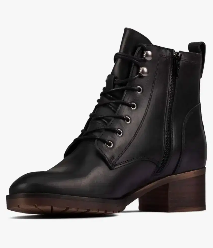 Clarks Womens Mila Lace Black Ankle & Booties Boots Boots 8