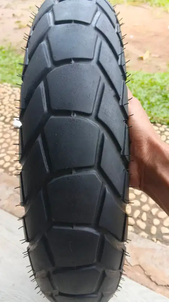 Ban adv depan ukuran 110/80 ring 14 kondisi 90%