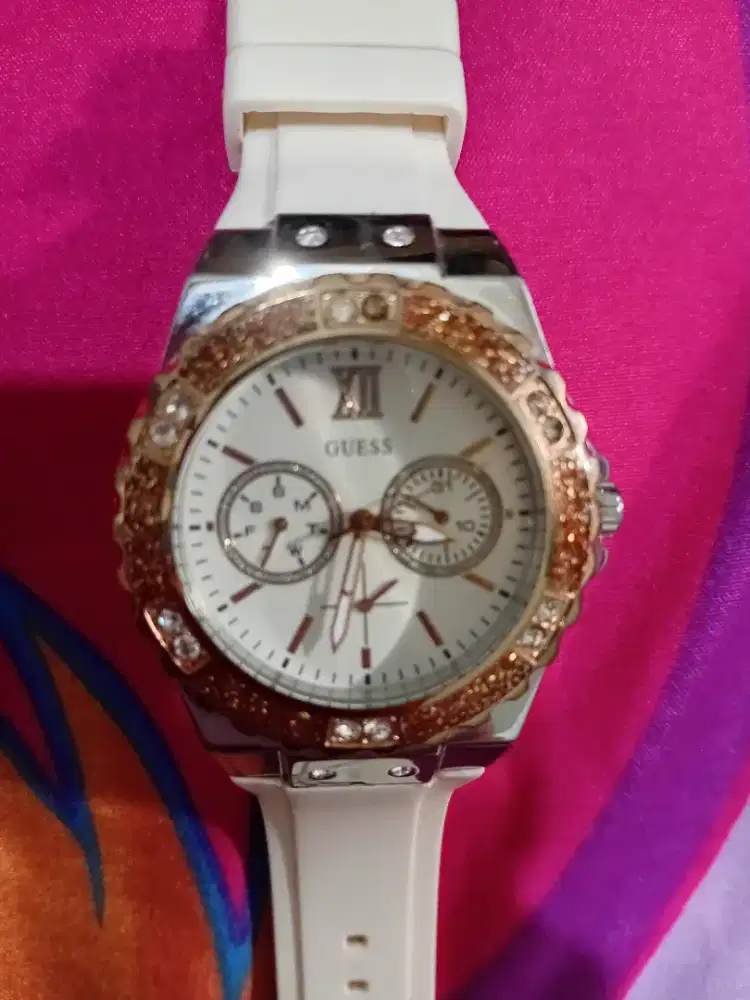 Jam tangan second brended ori merk Guess