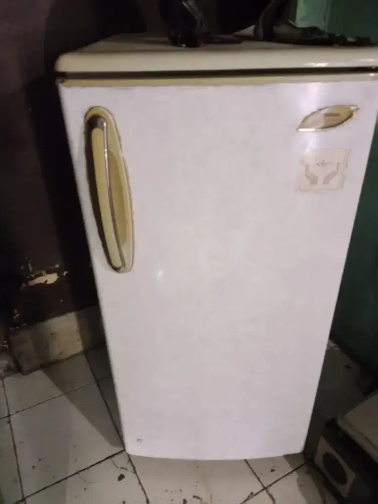 FREEZER KULKAS MERK TOSHIBA