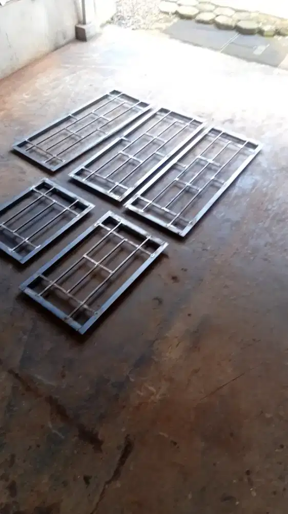 Teralis pintu dan jendela