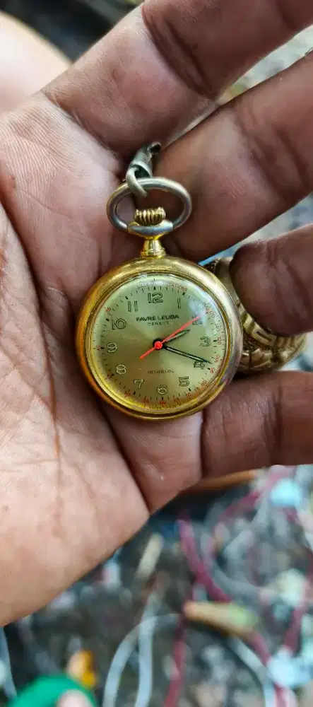 Jam kantong Favre leuba