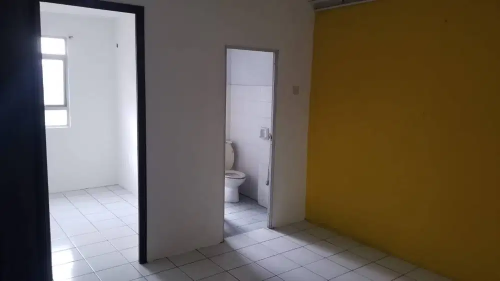 The Golf Apartment Modernland Tower Yellow 2BR