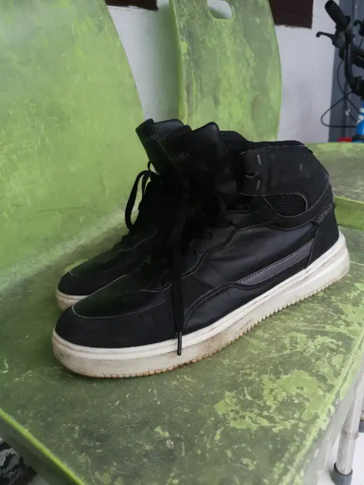 Sepatu airwalk high