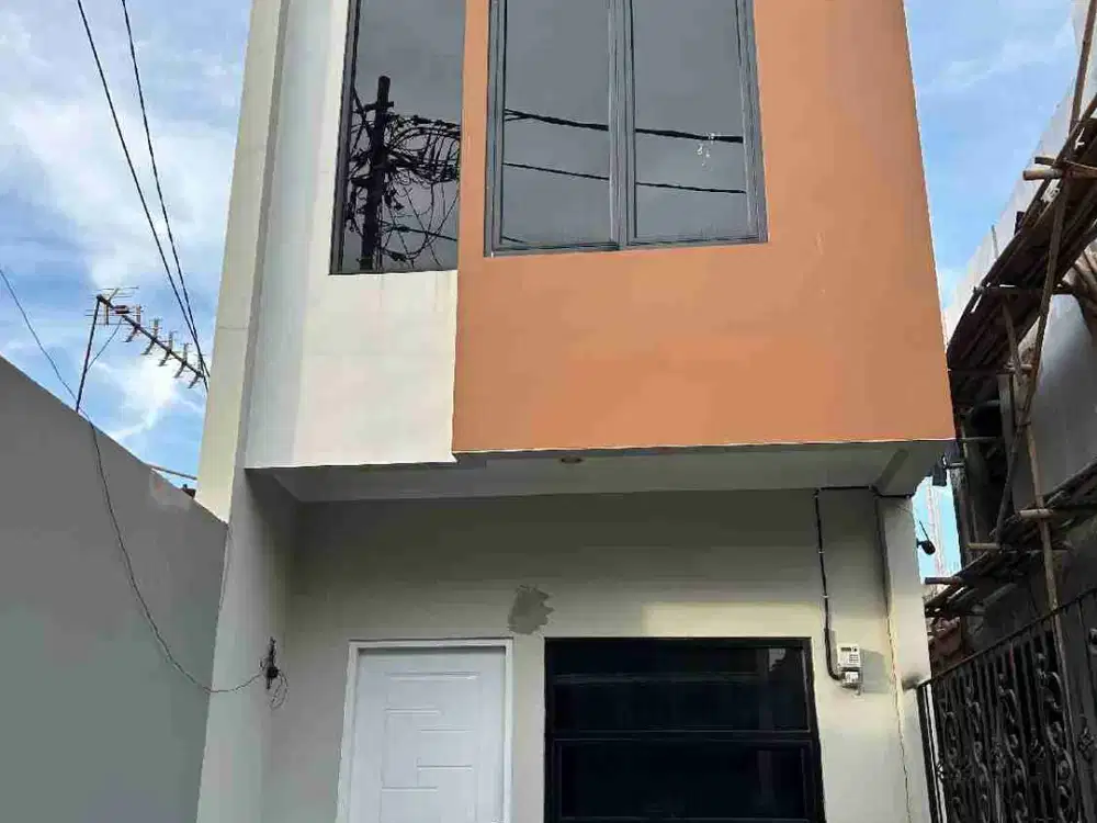 rumah 2 lantai akses motor di Johar baru jakarta pusat