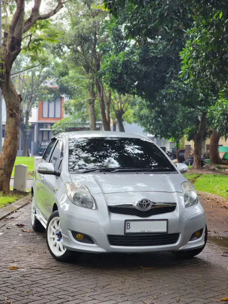 TOYOTA YARIS 1.5 E MATIC 2010 SILVER MULUS PAJAK HIDUP